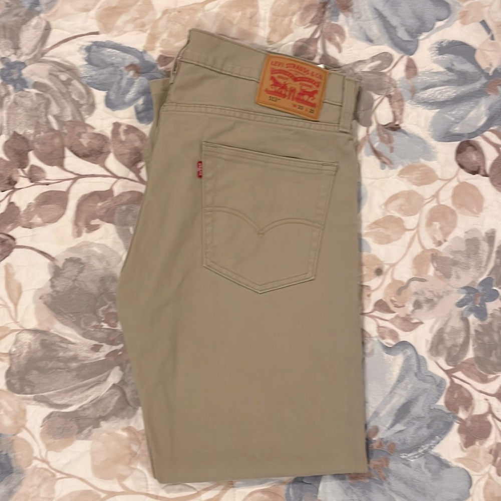 Mens Levi’s 513 33x30! Khaki! Like new!